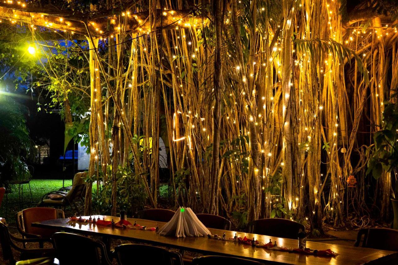 Banyan Tree Hotel Batchelor Exterior photo