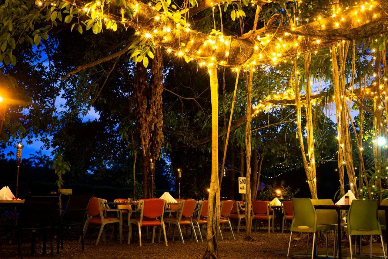 Banyan Tree Hotel Batchelor Exterior photo